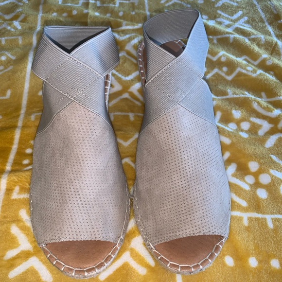 Gentle Souls. Colleen Espadrille wedge shoe. Virtually new condition! Sz 9.5 - Picture 13 of 13